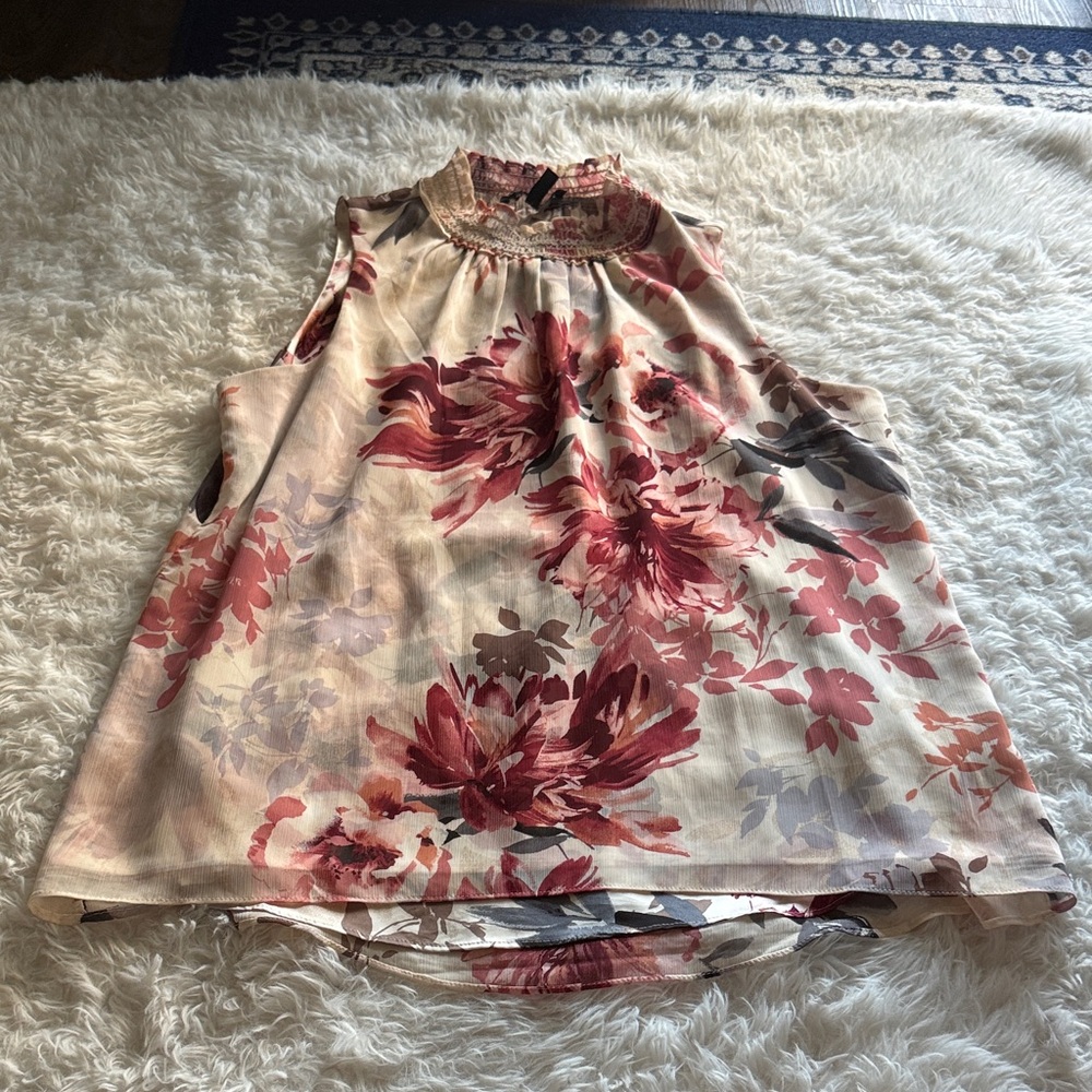White House Black Market Floral Sleeveless Blouse in Cream and Burgundy